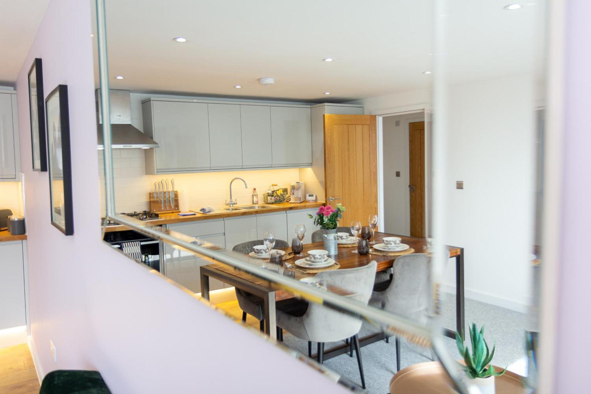 The Retreat - 1 Bd Flat * Hove
